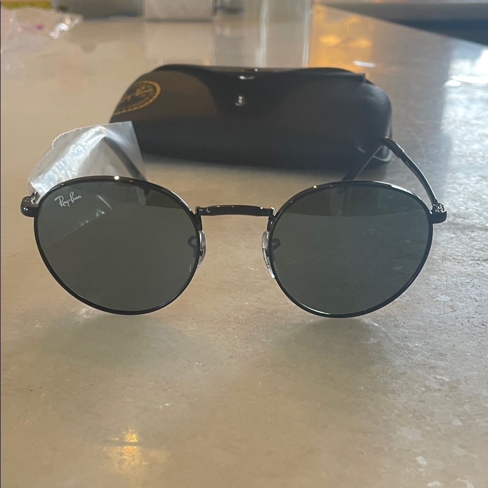 Ray-Ban Black Round Sunglasses